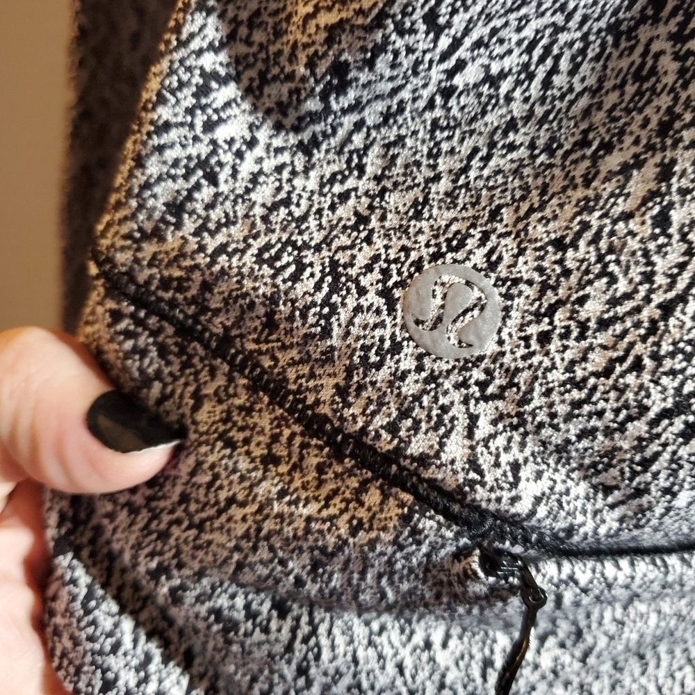 Lululemon Rush Hour Black and White Long Sleeve Active Top with Pocket - Picture 9 of 9